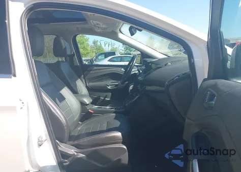 2014 Ford Escape Titanium z USA, uszkodzony, nr VIN 1FMCU9J9XEUD42876